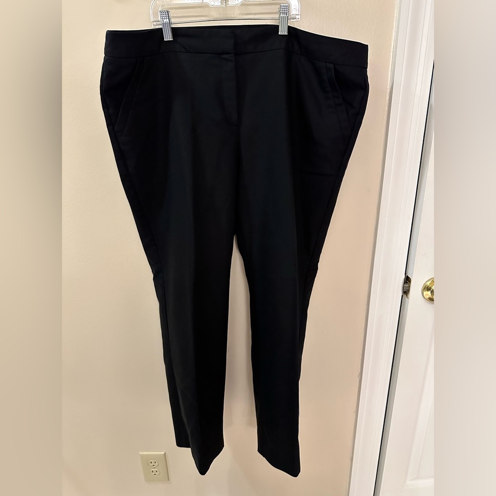 Chico’s So Slimming Size 3 Short black pants